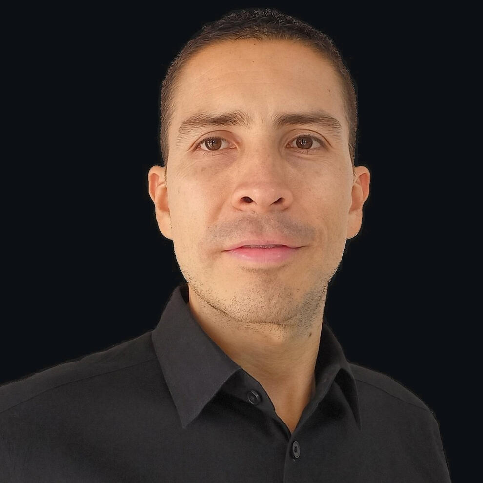 Steve Dinez Steve Dinez, website strategist and web designer helping professional service firms grow online